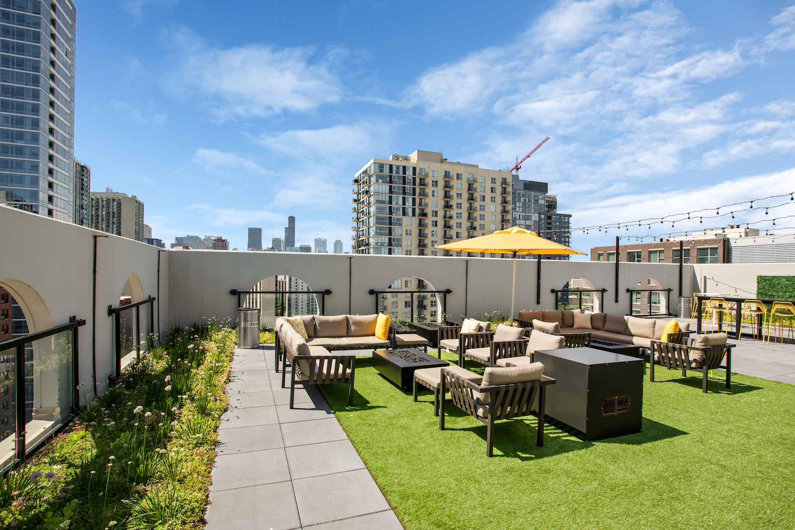 1250 N LaSalle Street Unit: 412