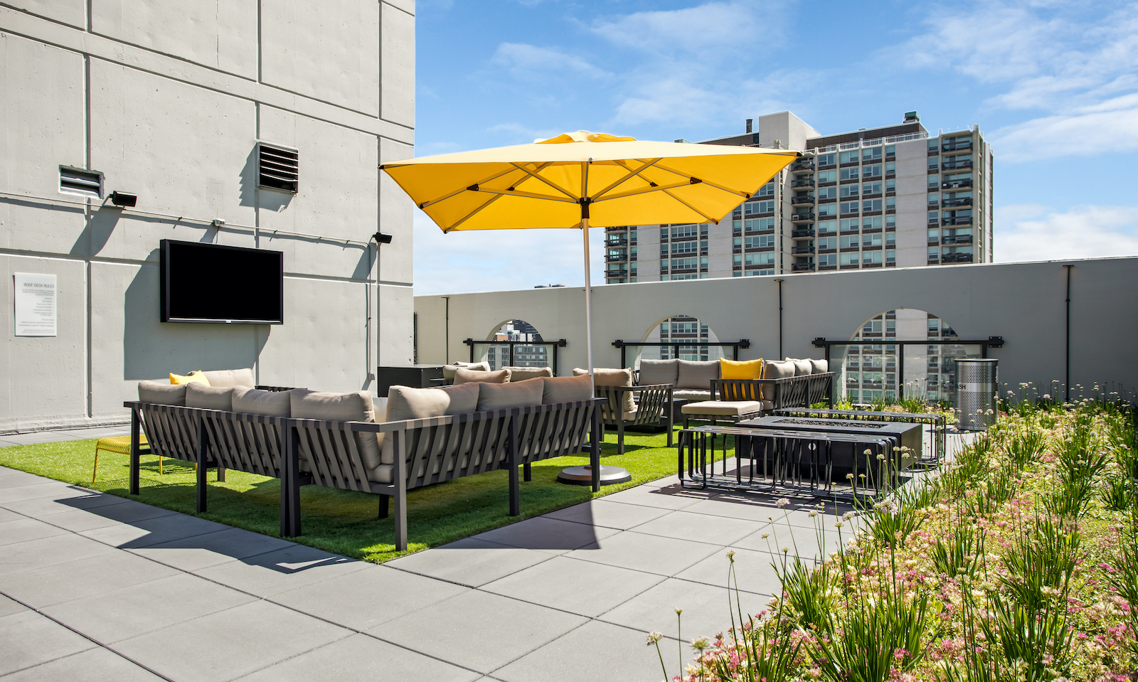 1250 N LaSalle Street Unit: 412