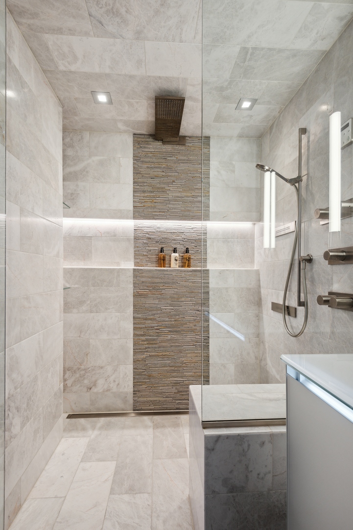 111 E Chestnut Street Unit: 56AB