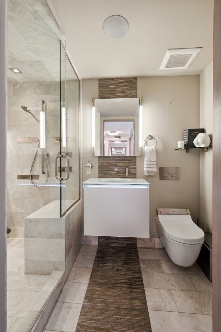 111 E Chestnut Street Unit: 56AB