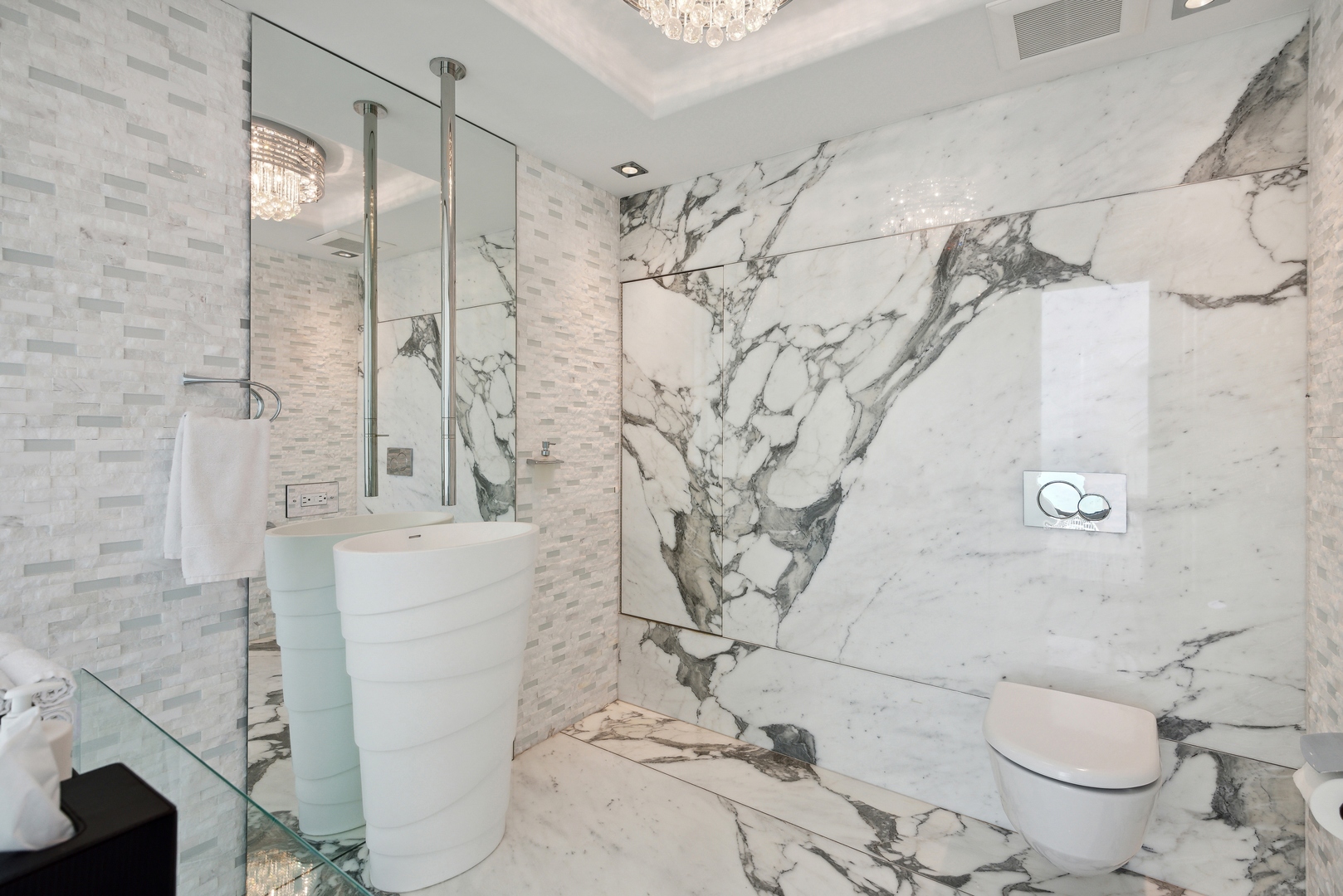 111 E Chestnut Street Unit: 56AB