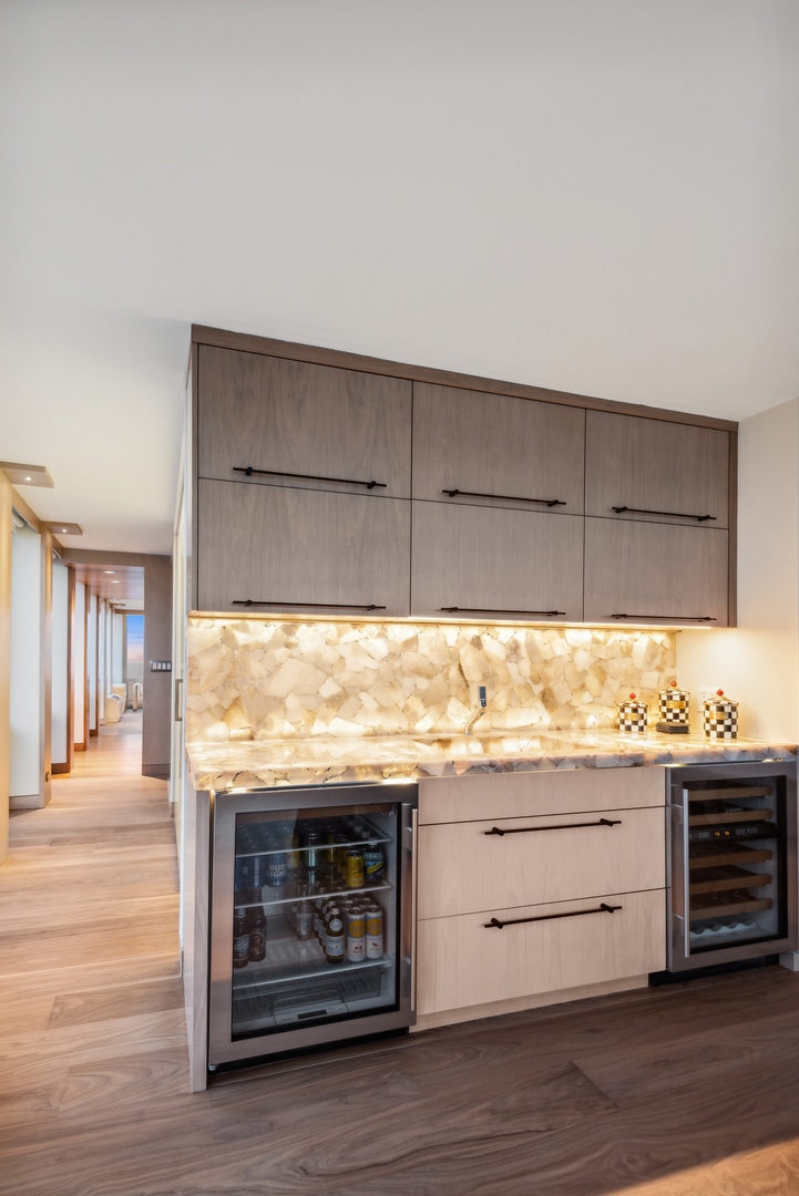 111 E Chestnut Street Unit: 56AB