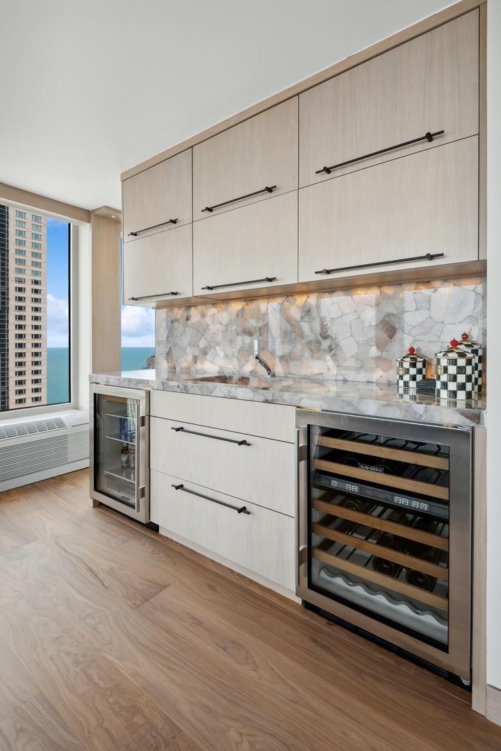 111 E Chestnut Street Unit: 56AB