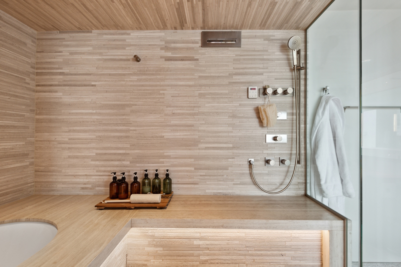 111 E Chestnut Street Unit: 56AB