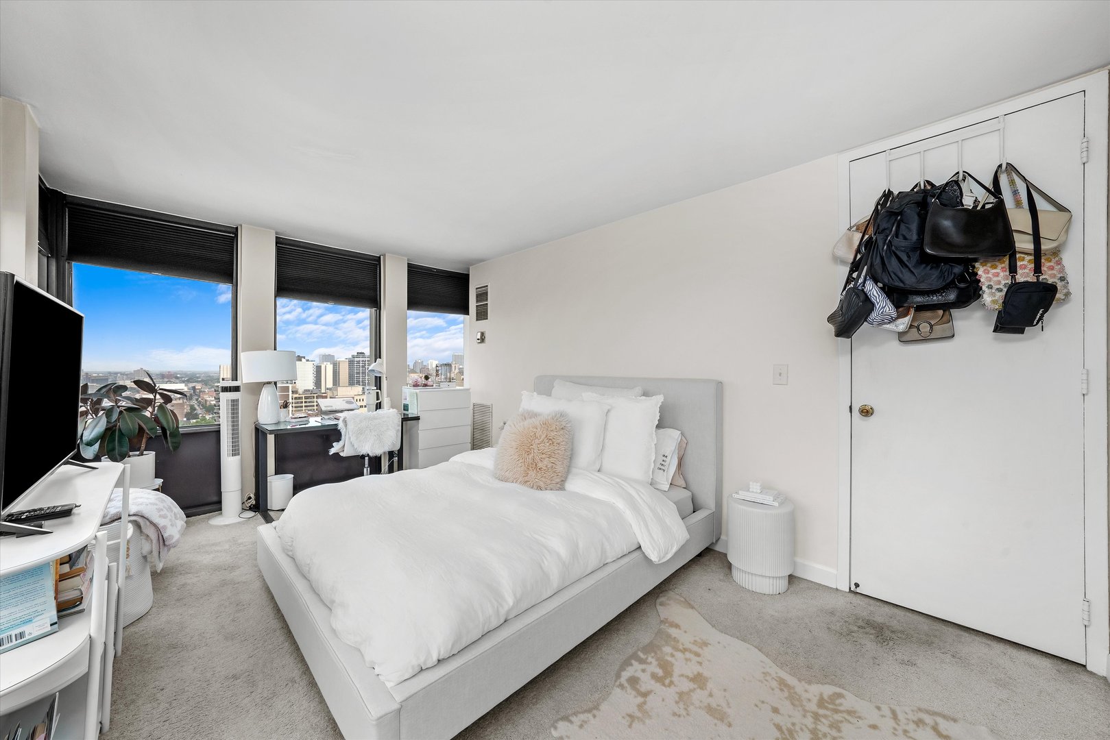 444 W Fullerton Parkway Unit: 1809