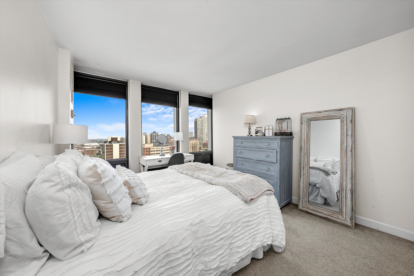 444 W Fullerton Parkway Unit: 1809