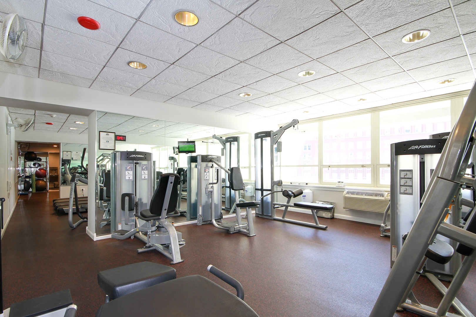 111 E Chestnut Street Unit: 17G