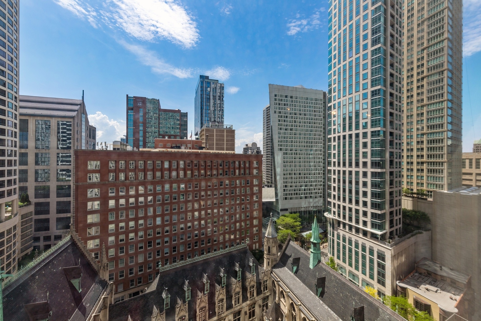 111 E Chestnut Street Unit: 17G