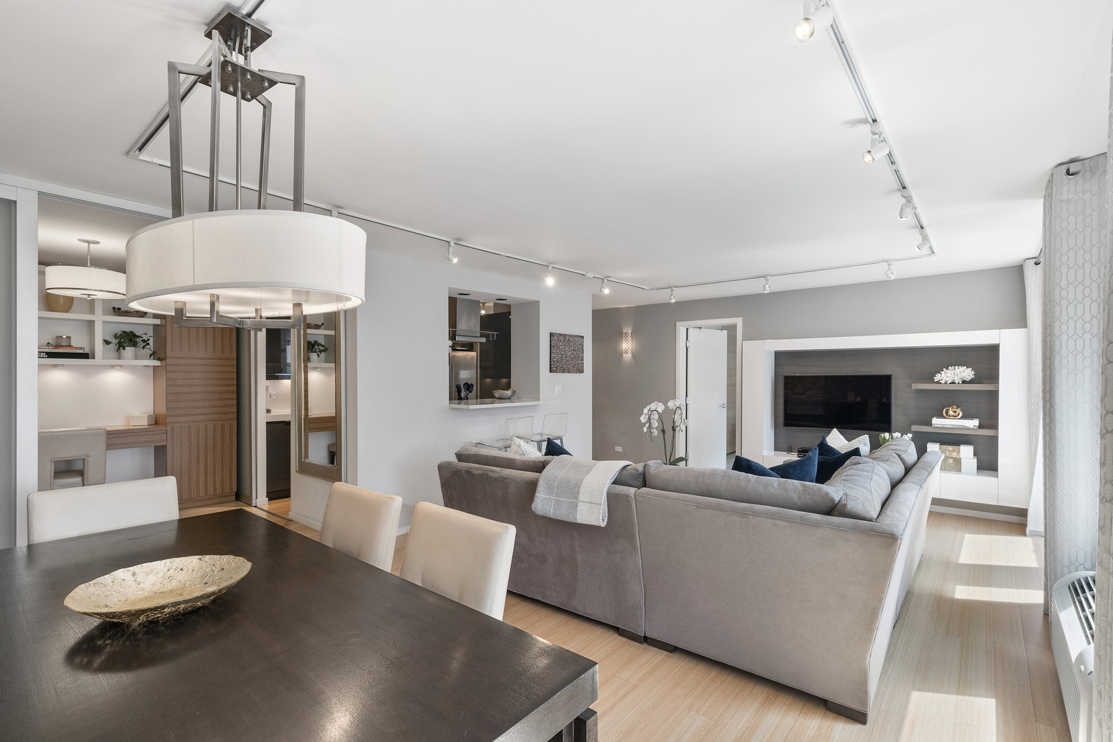 111 E Chestnut Street Unit: 17G