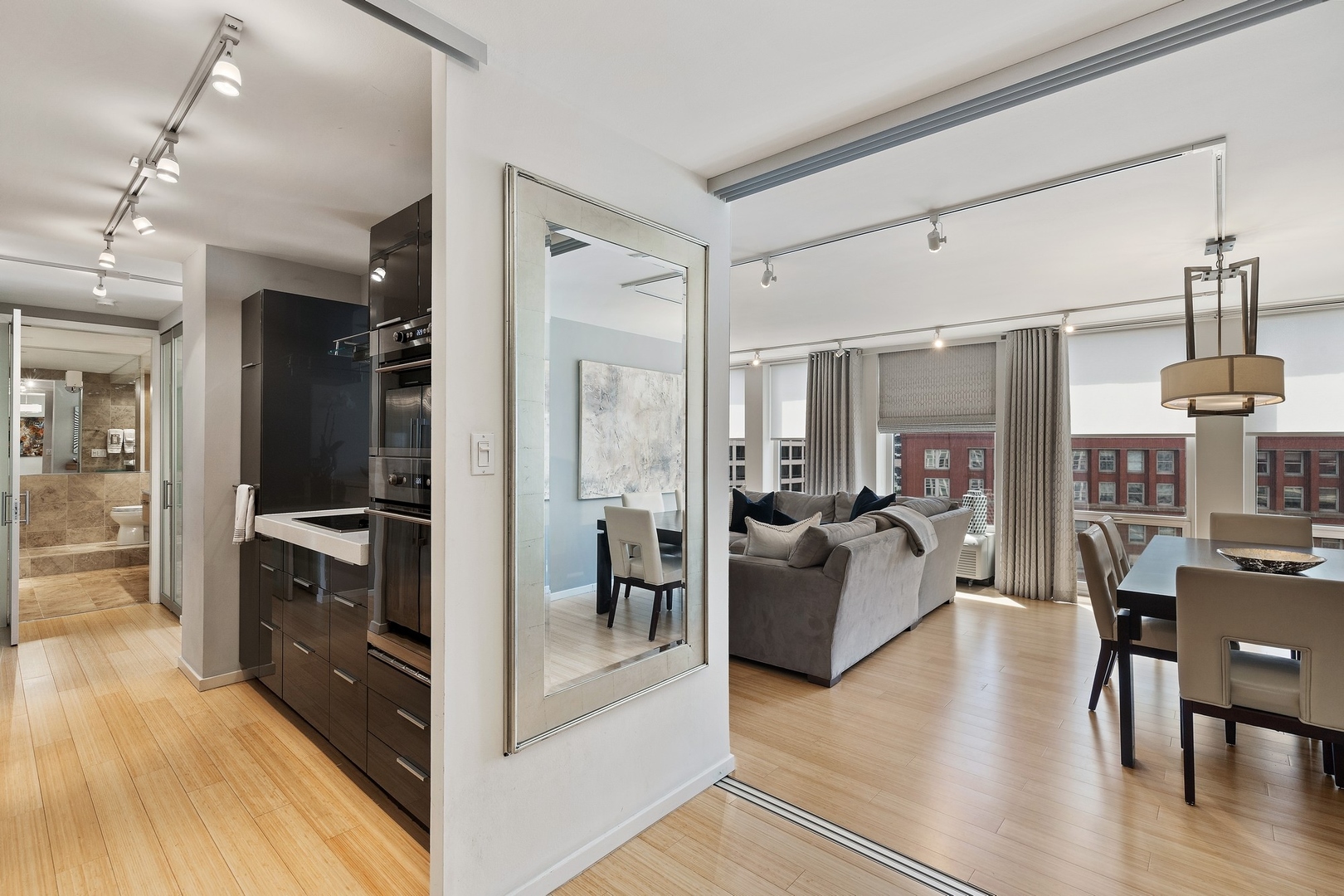 111 E Chestnut Street Unit: 17G