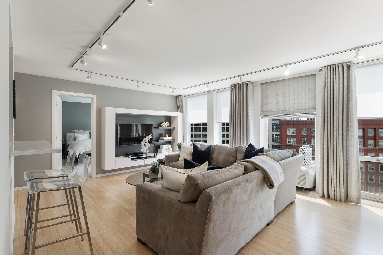 111 E Chestnut Street Unit: 17G