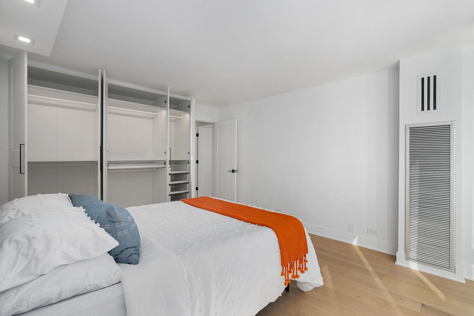 200 E Delaware Place Unit: 13F