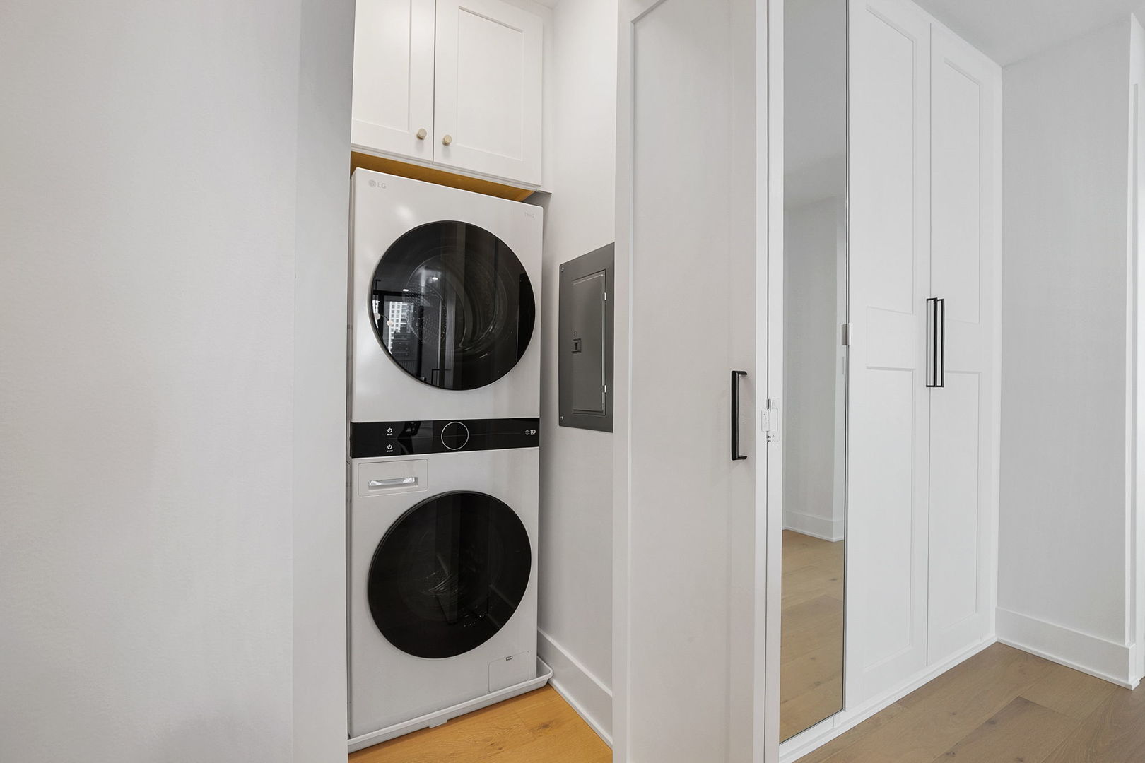 200 E Delaware Place Unit: 13F