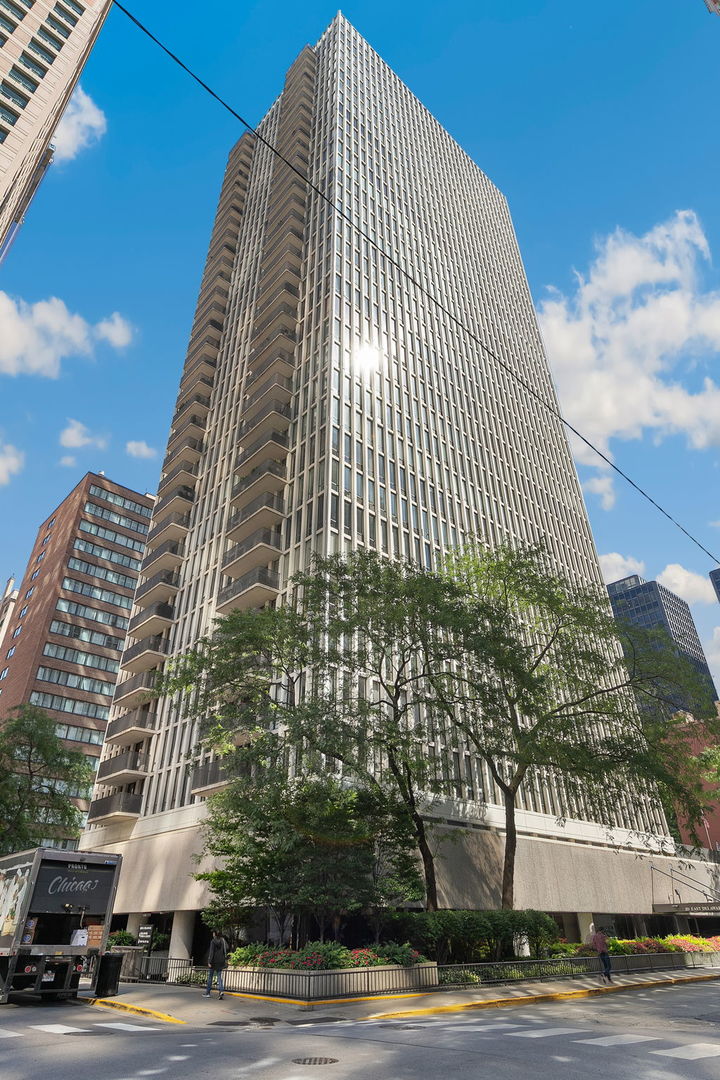 200 E Delaware Place Unit: 13F