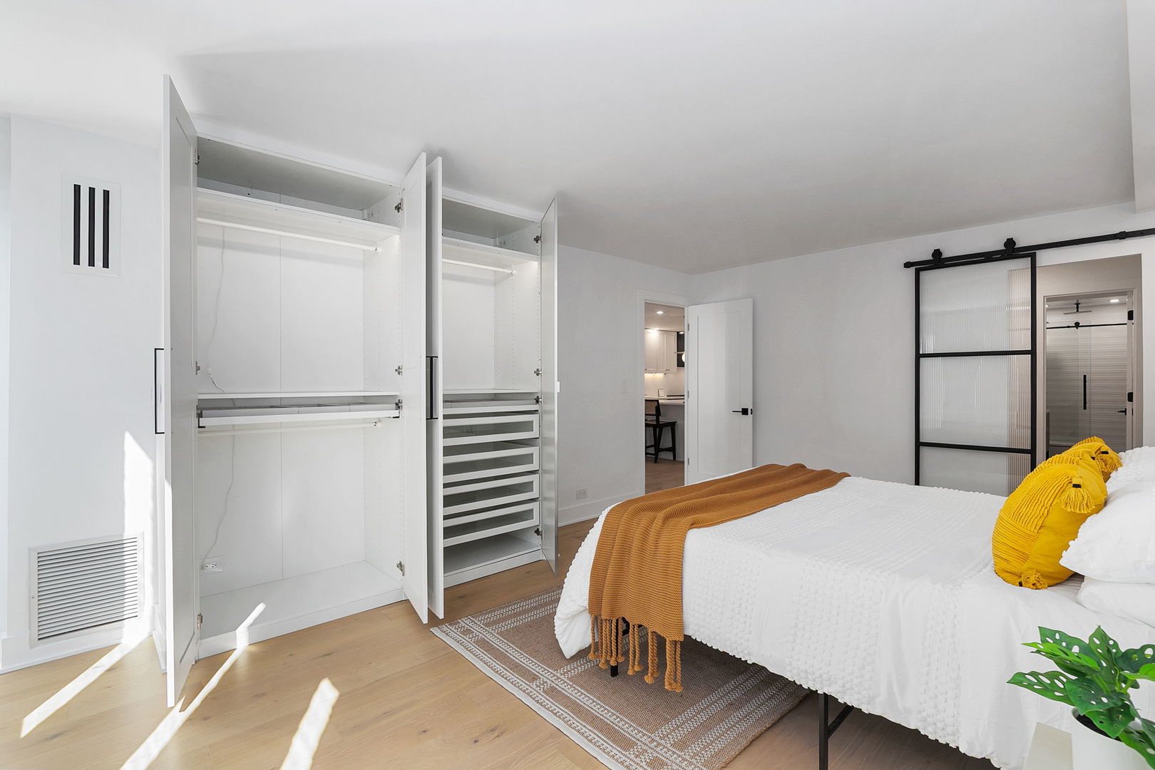 200 E Delaware Place Unit: 13F