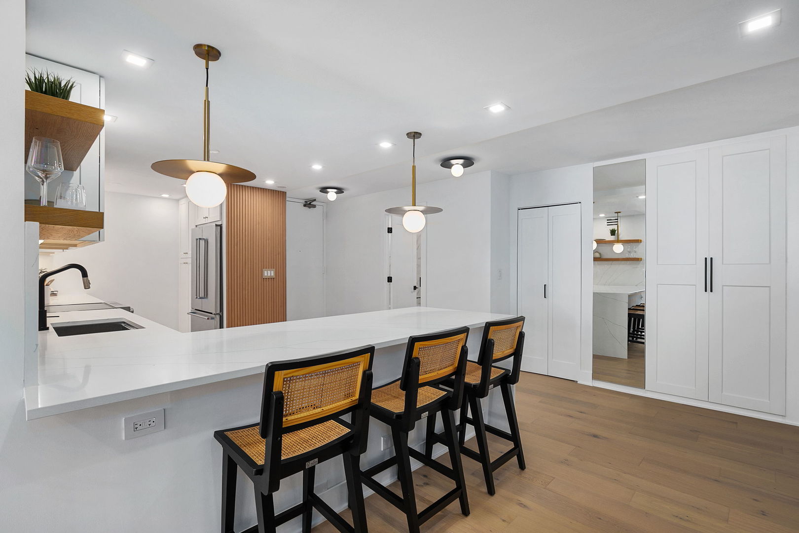 200 E Delaware Place Unit: 13F