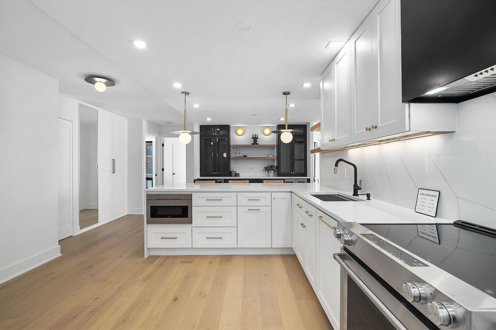 200 E Delaware Place Unit: 13F