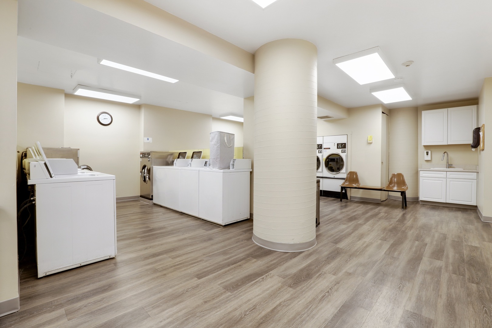 200 E Delaware Place Unit: 13F