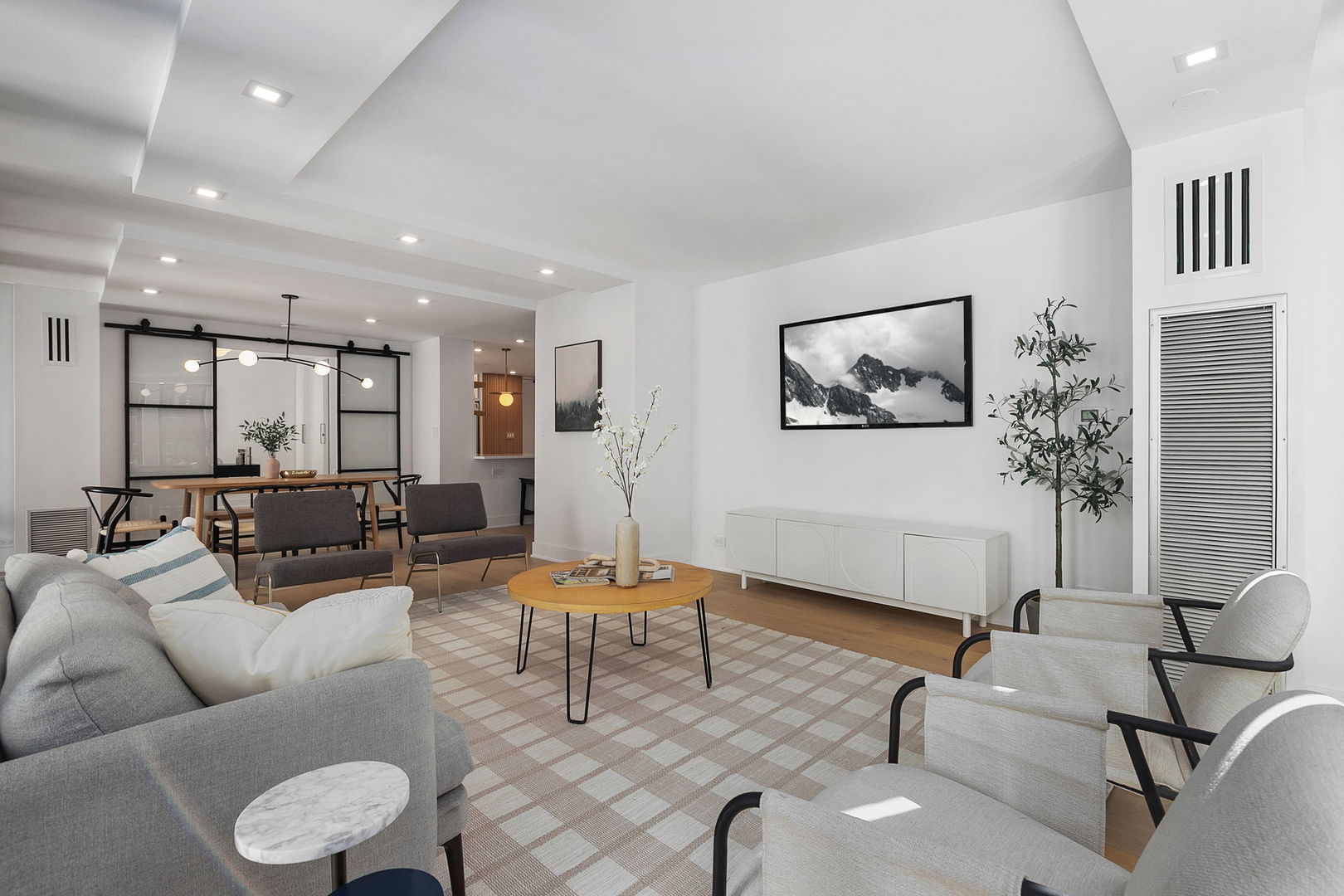 200 E Delaware Place Unit: 13F