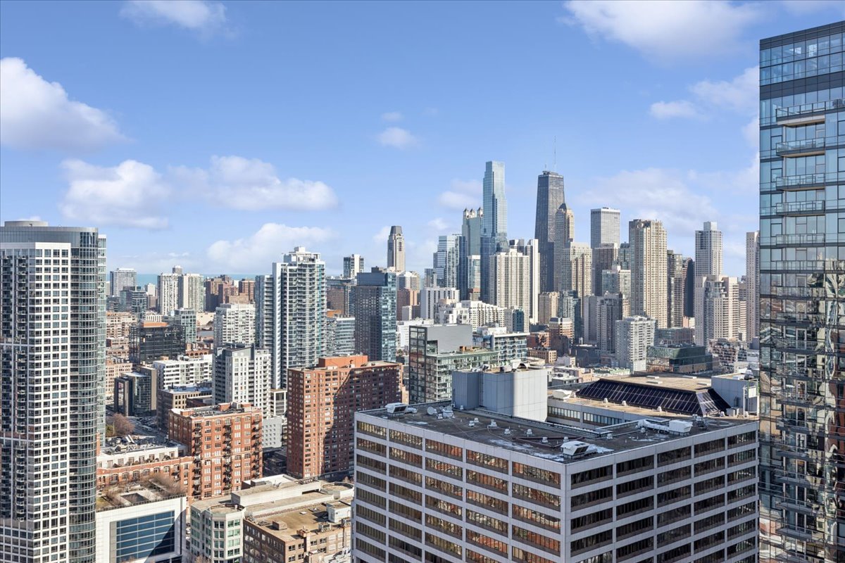 333 N Canal Street Unit: 3604