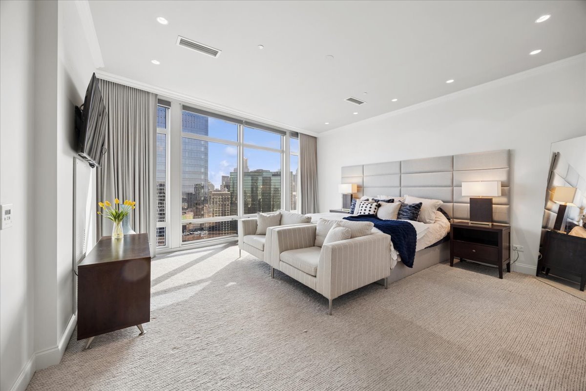 333 N Canal Street Unit: 3604
