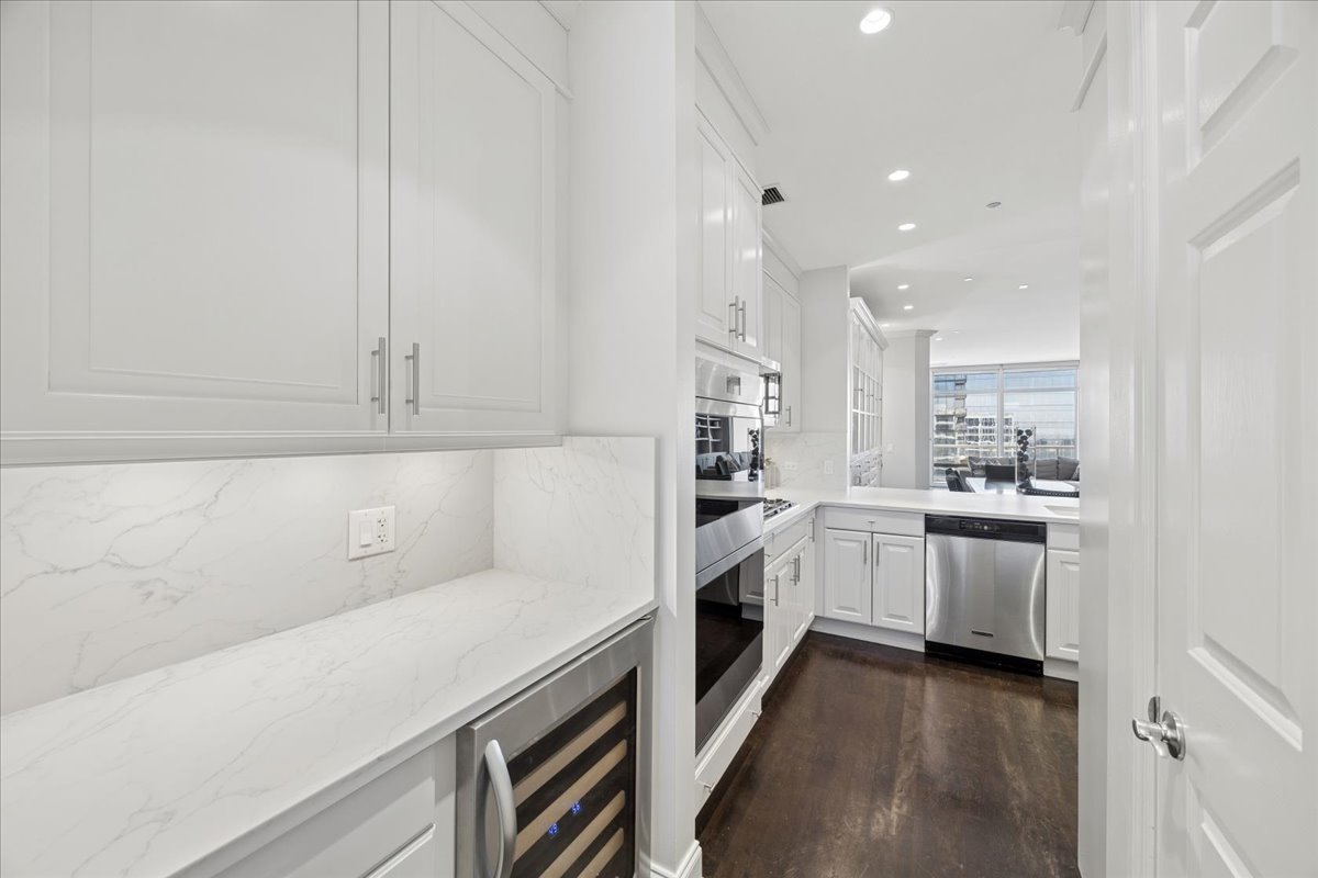 333 N Canal Street Unit: 3604