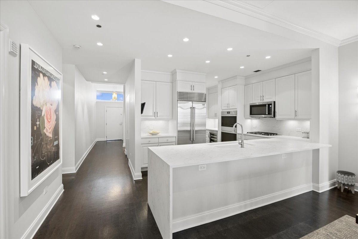 333 N Canal Street Unit: 3604