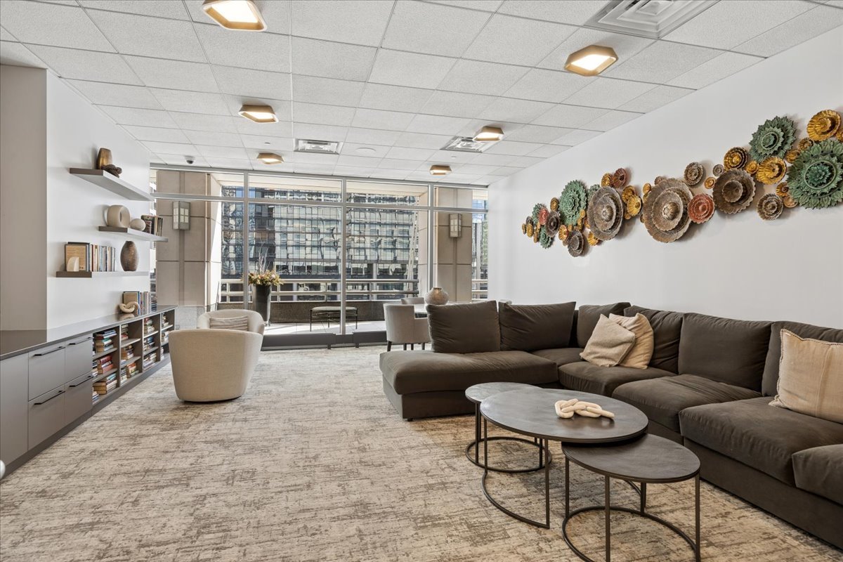 333 N Canal Street Unit: 3604