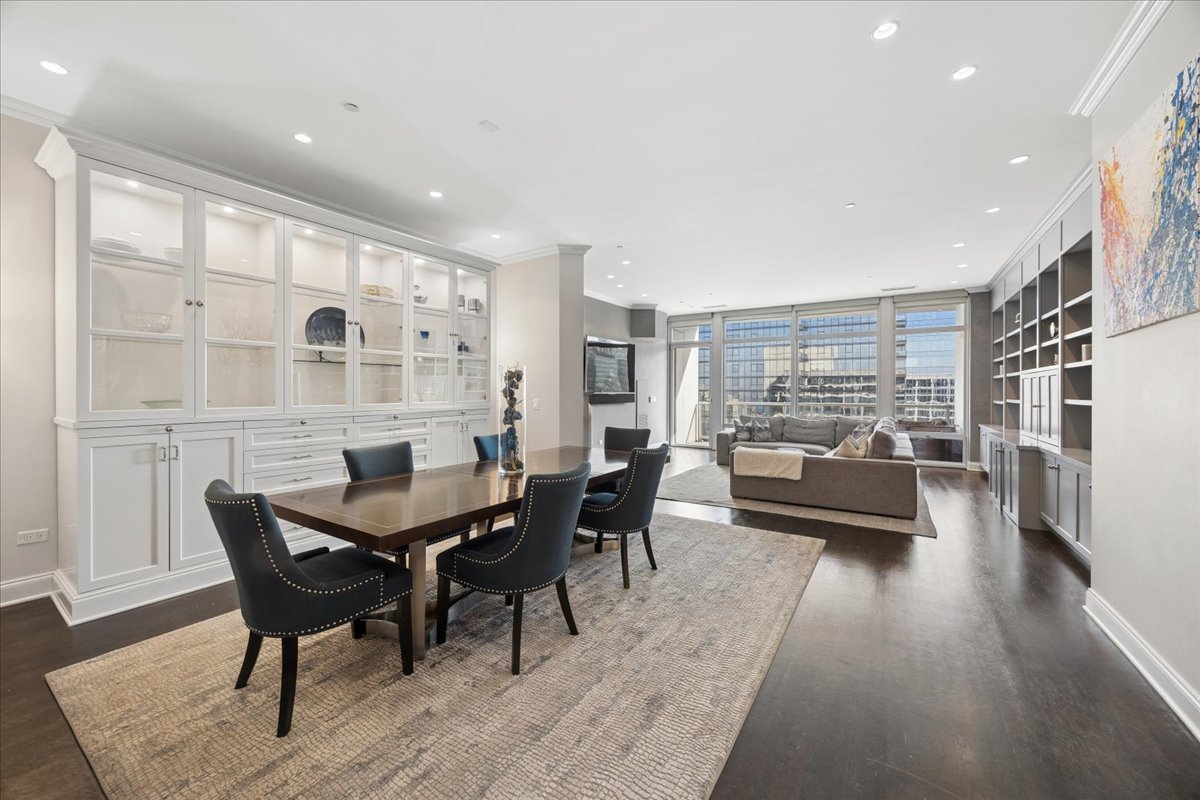 333 N Canal Street Unit: 3604