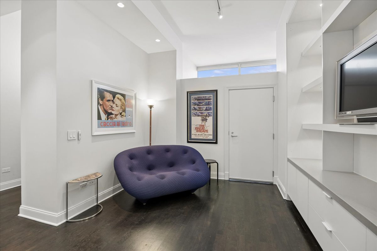 333 N Canal Street Unit: 3604