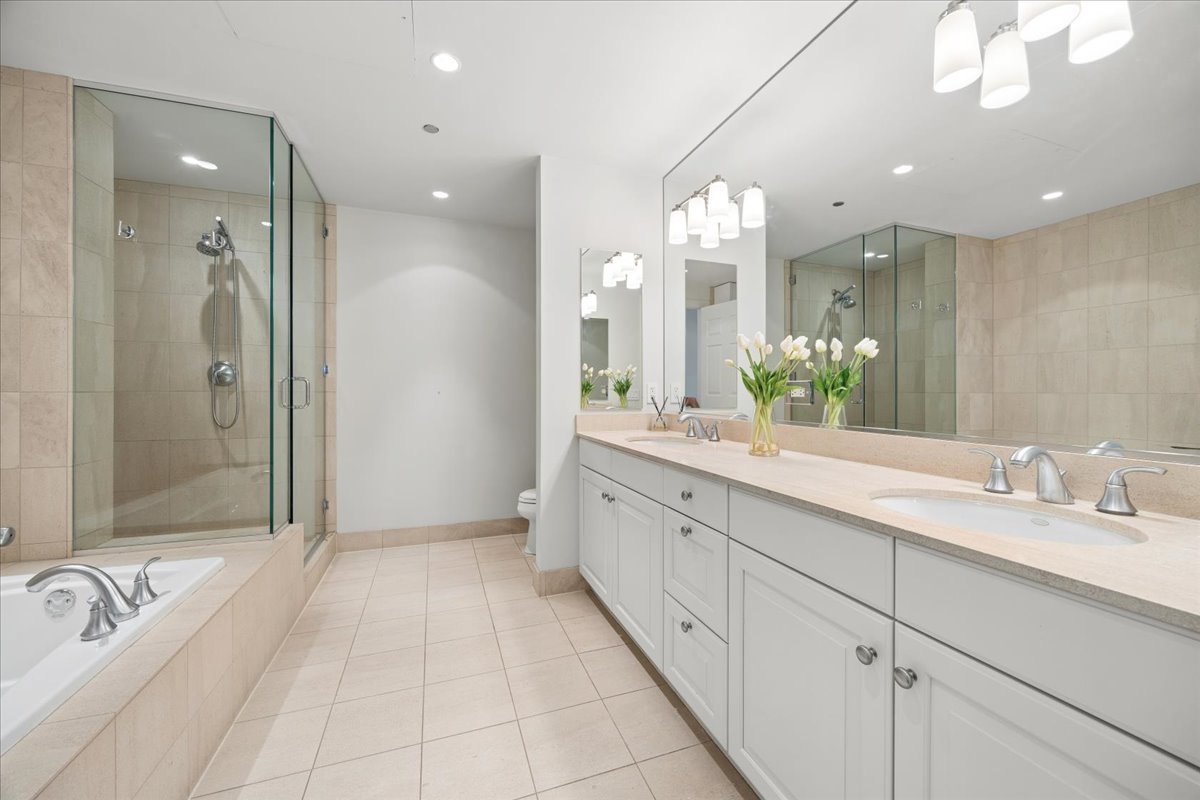 333 N Canal Street Unit: 3604