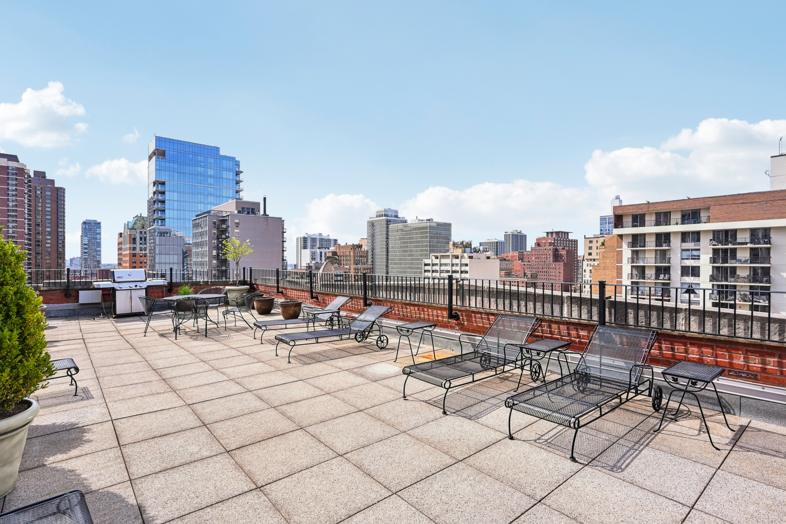 73 E ELM Street Unit: 12D