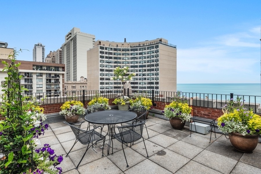 73 E ELM Street Unit: 12D