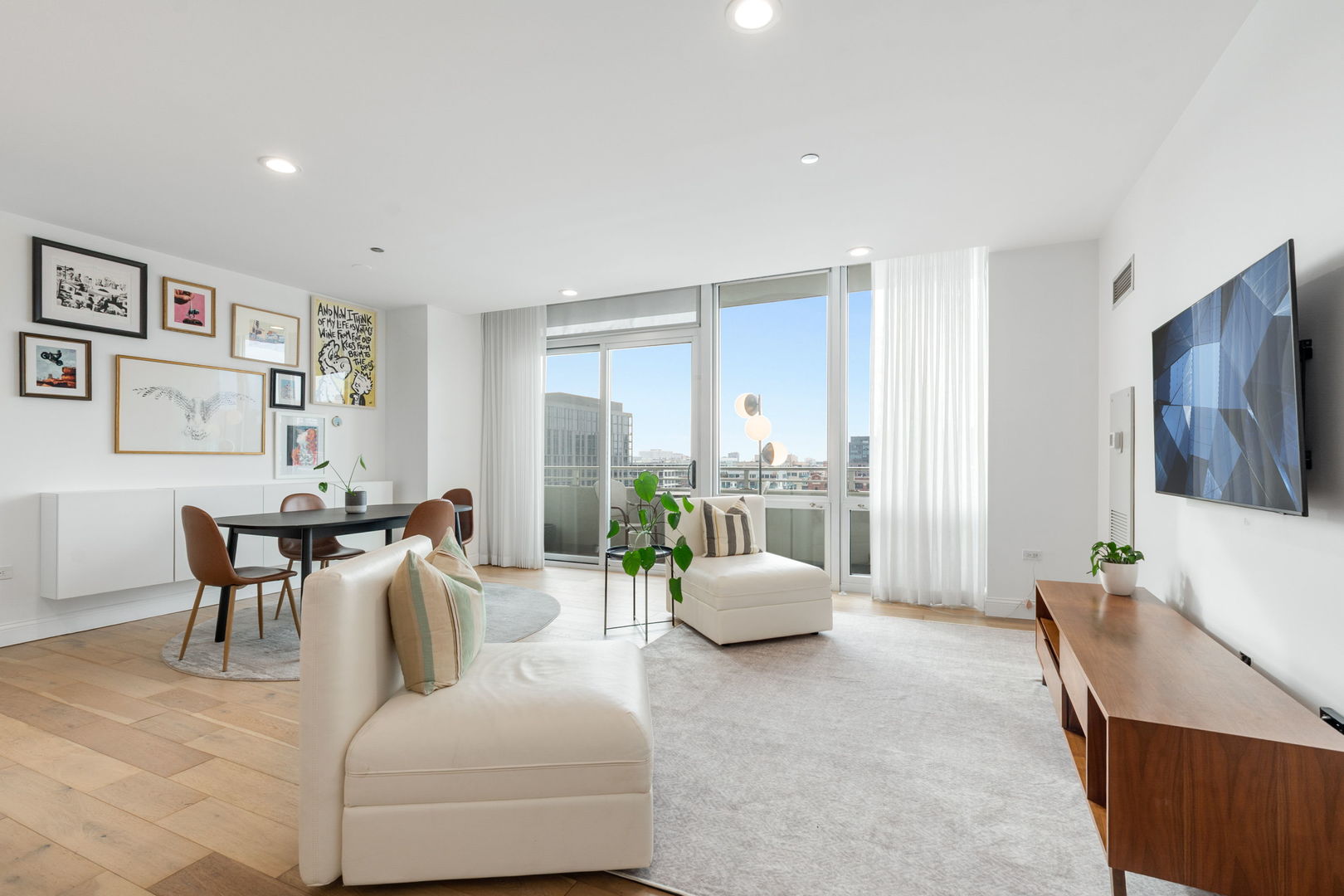 737 W Washington Boulevard Unit: 1110