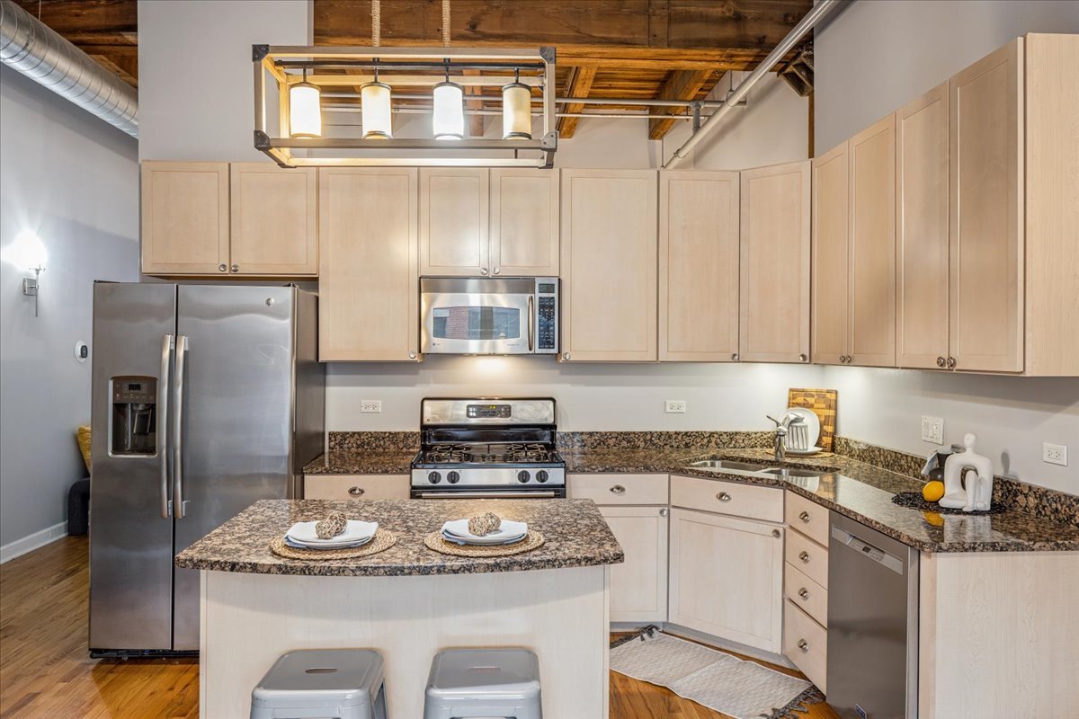 824 W Superior Street Unit: 303