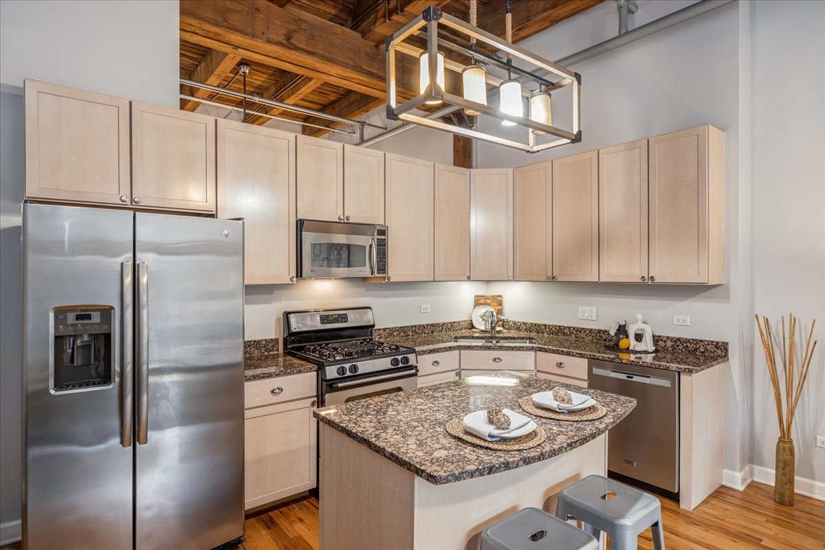 824 W Superior Street Unit: 303