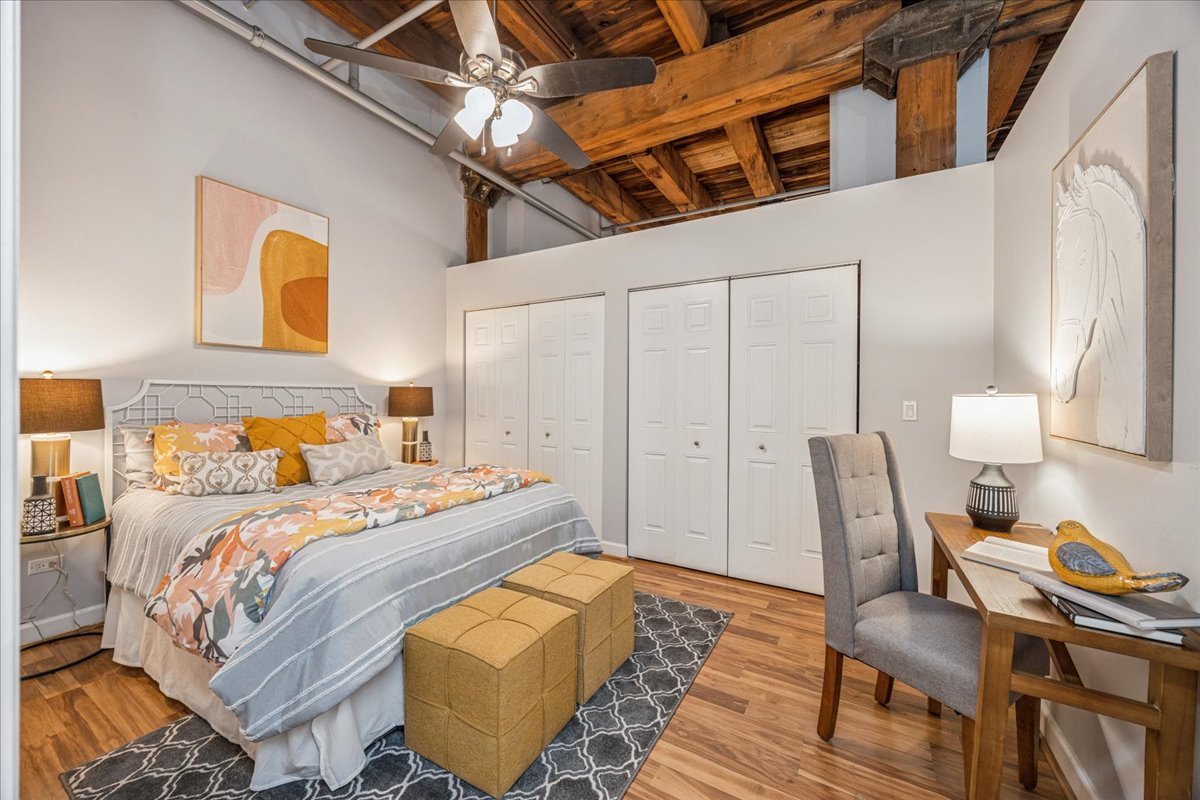 824 W Superior Street Unit: 303