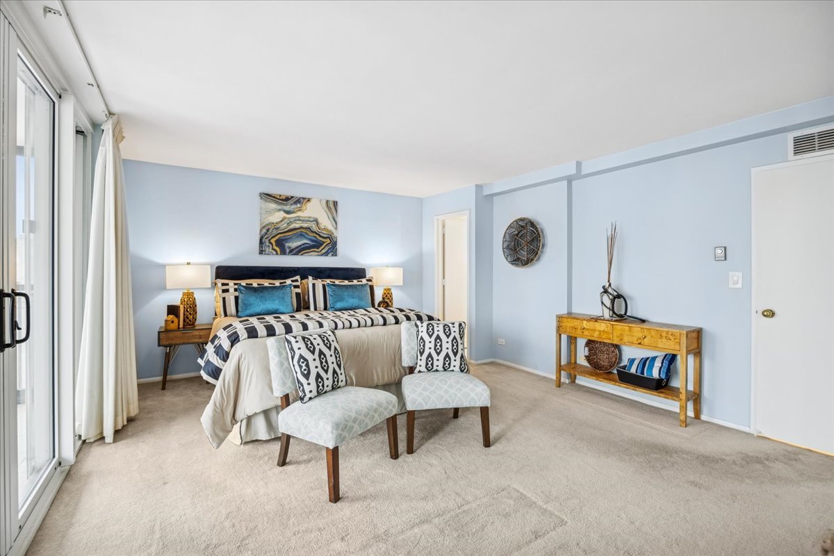 1 E Schiller Street Unit: 22A