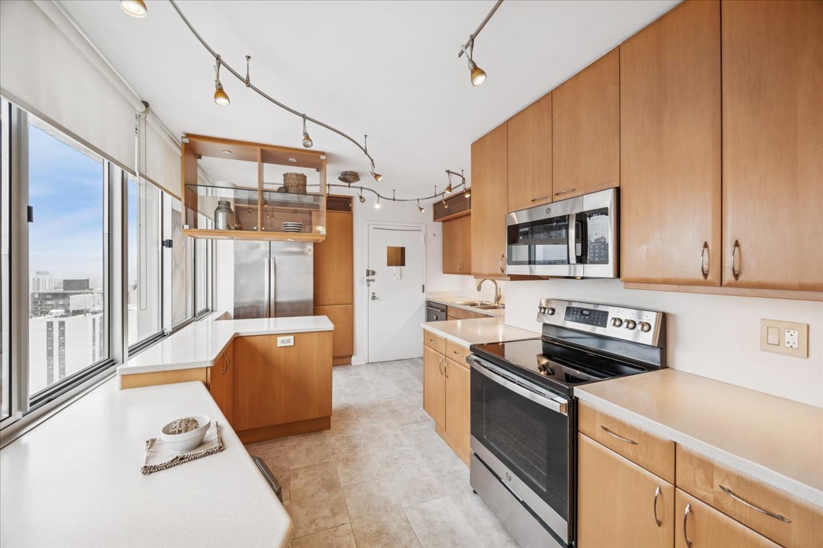 1 E Schiller Street Unit: 22A