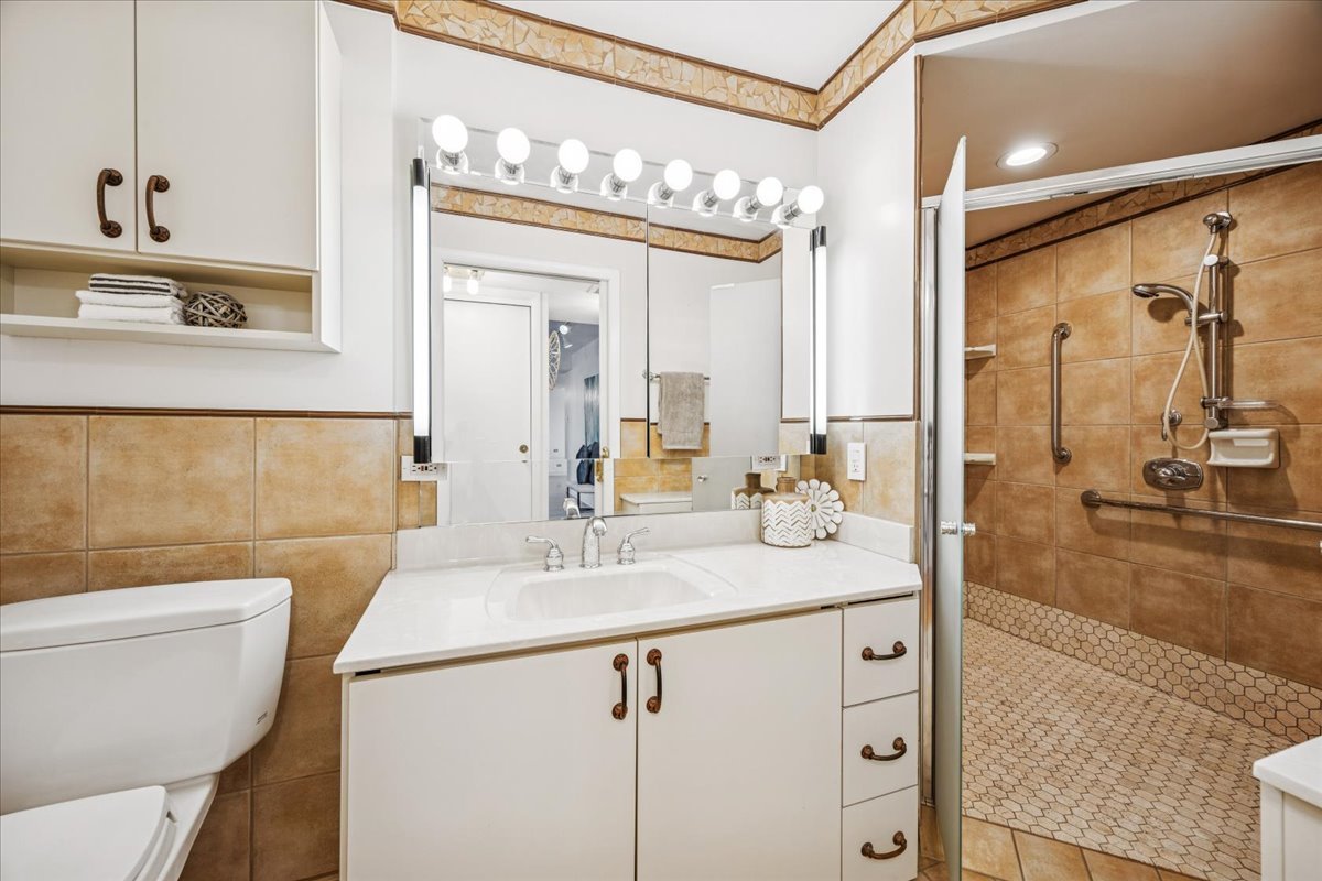 1 E Schiller Street Unit: 22A