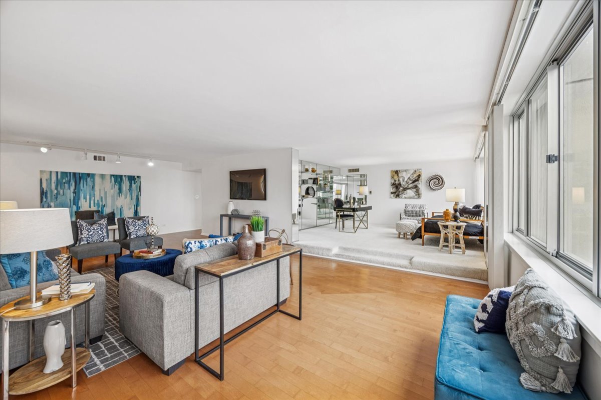 1 E Schiller Street Unit: 22A