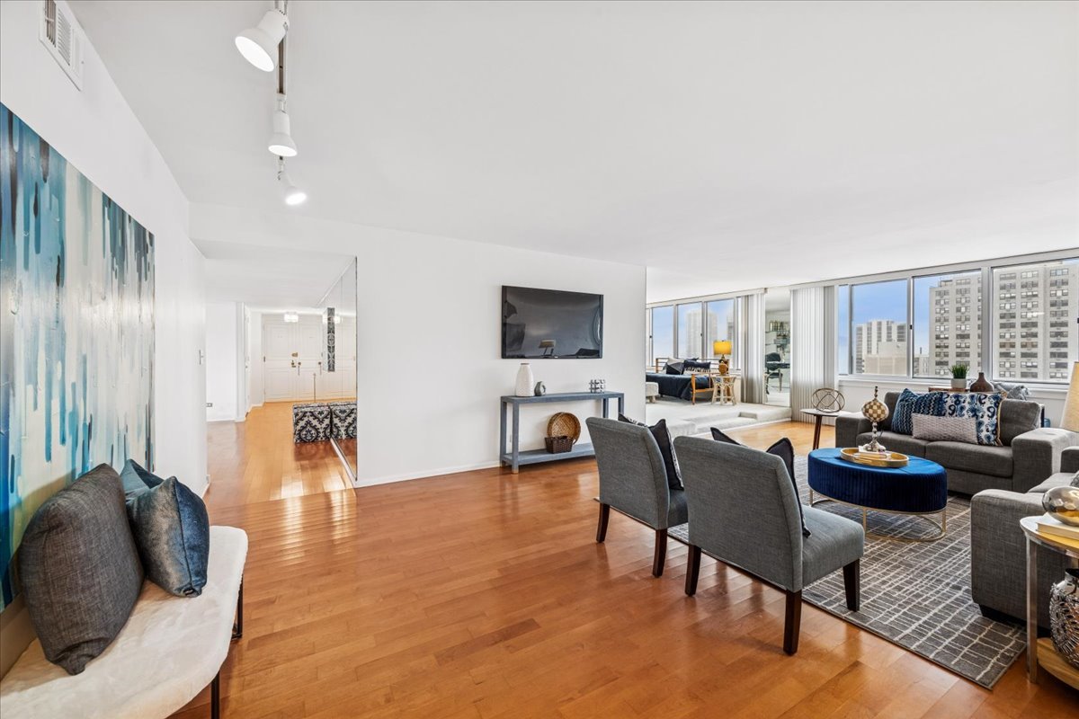1 E Schiller Street Unit: 22A