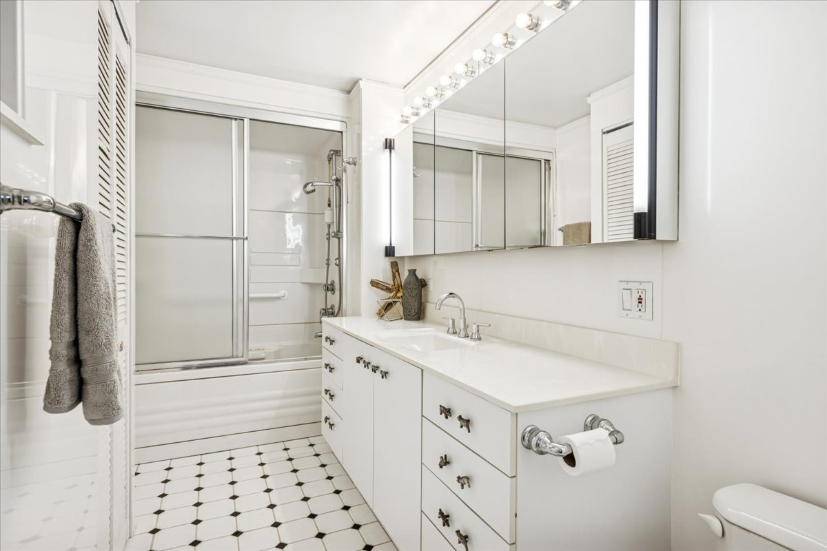 1 E Schiller Street Unit: 22A