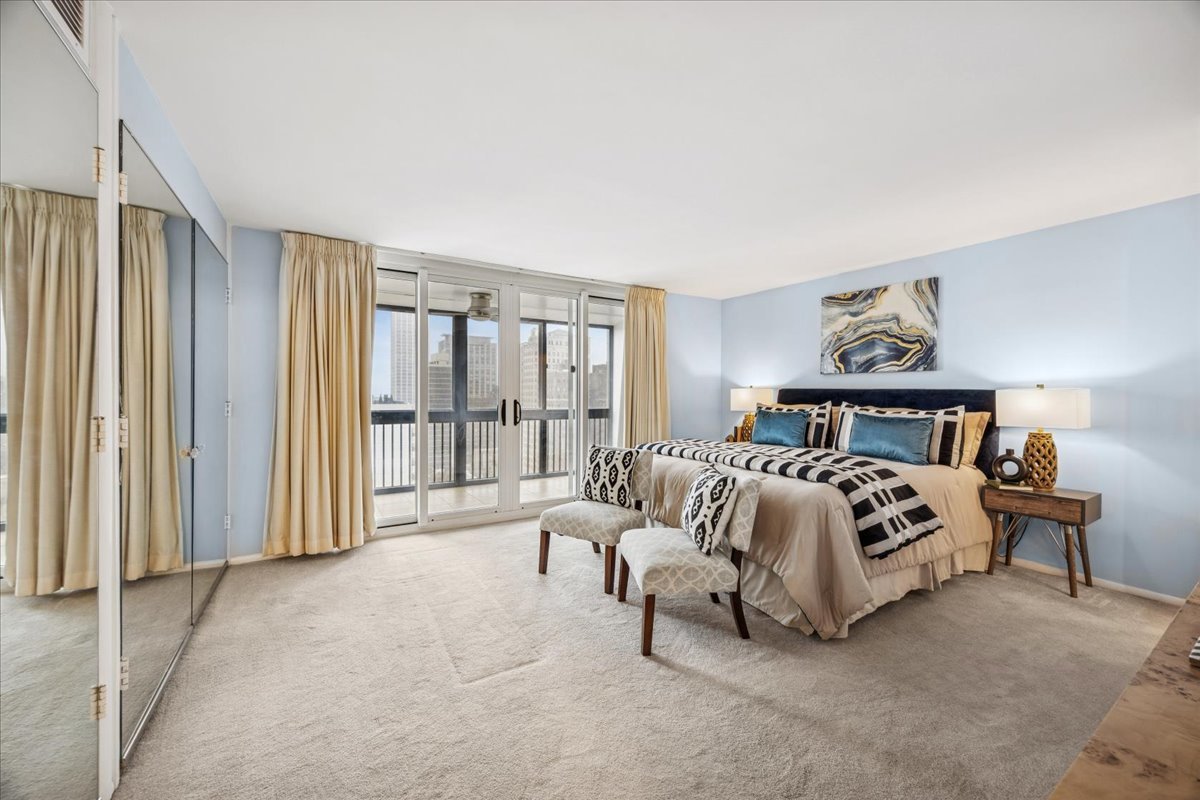 1 E Schiller Street Unit: 22A