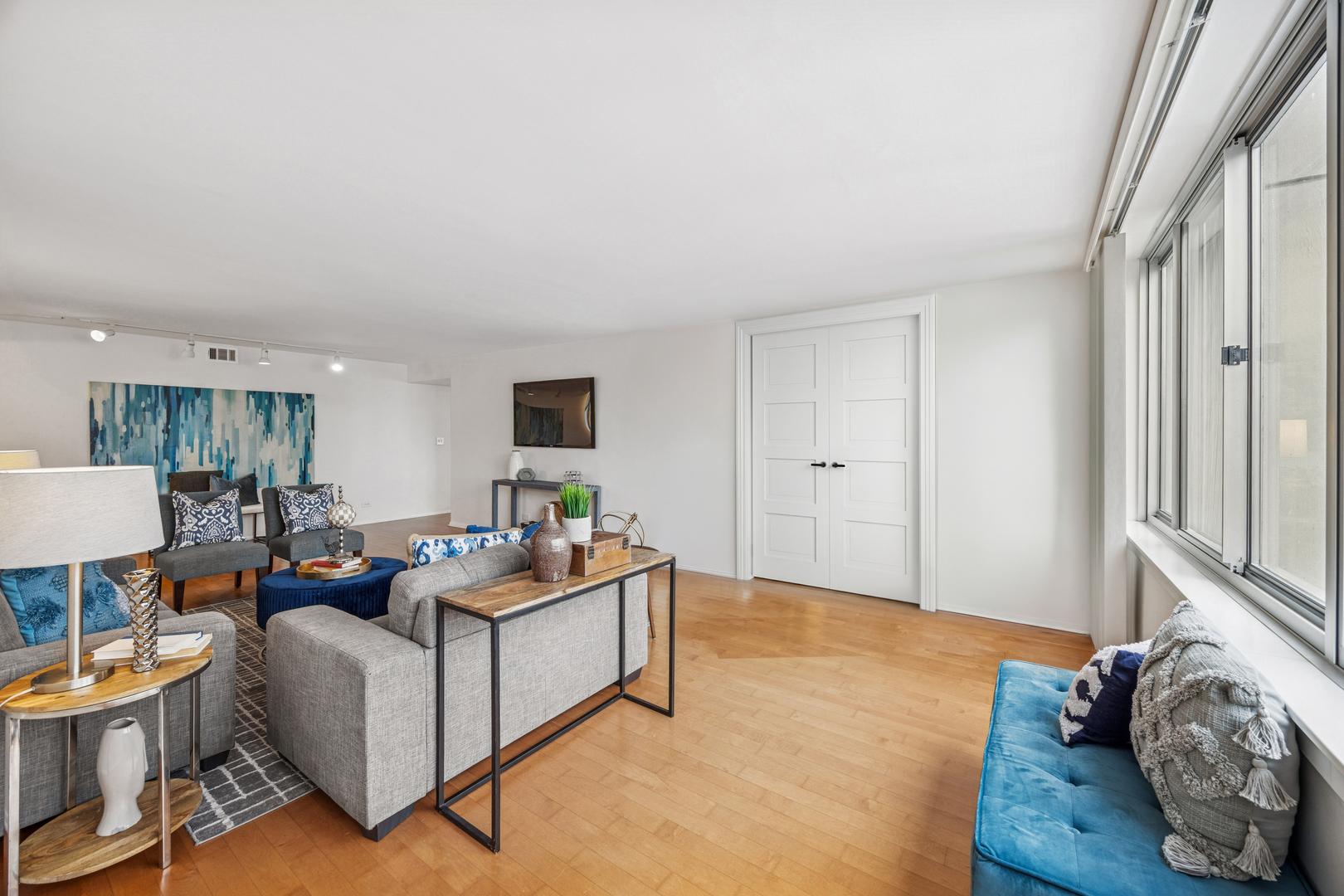 1 E Schiller Street Unit: 22A