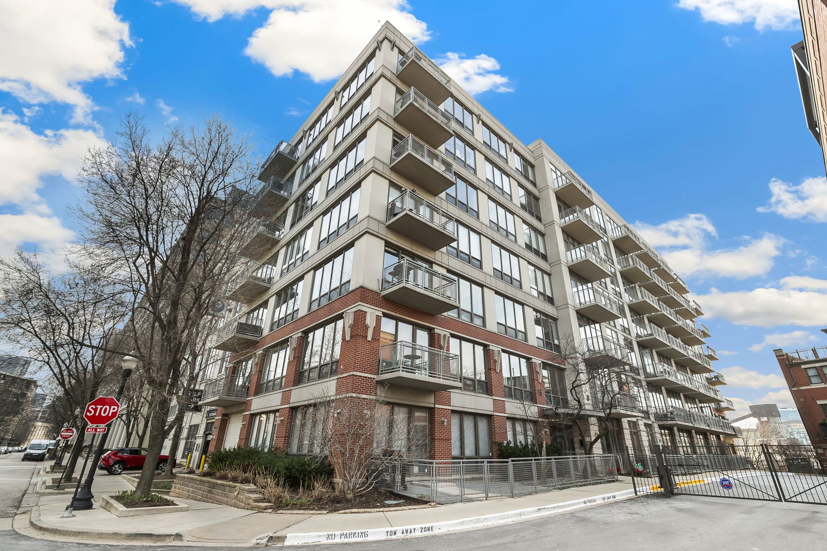 1000 N Kingsbury Street Unit: 503