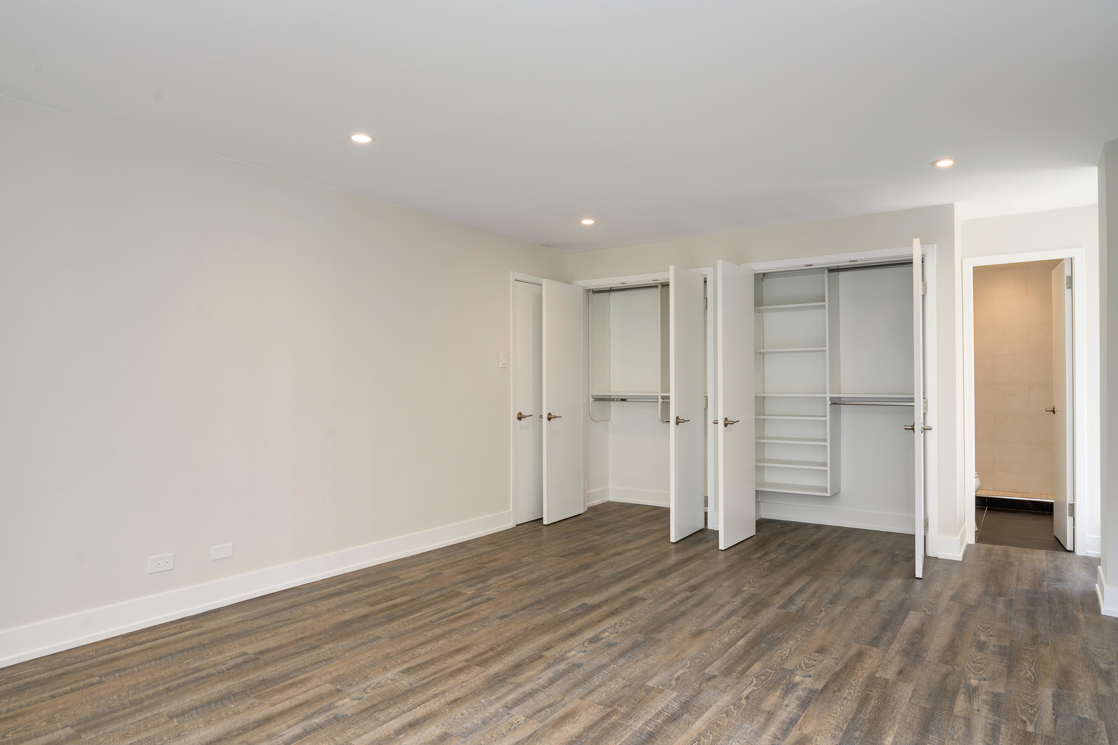 227 E Walton Place Unit: 2E