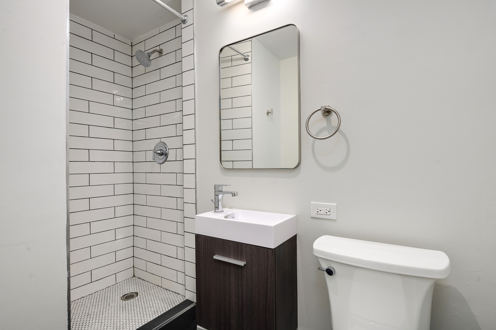 227 E Walton Place Unit: 2E
