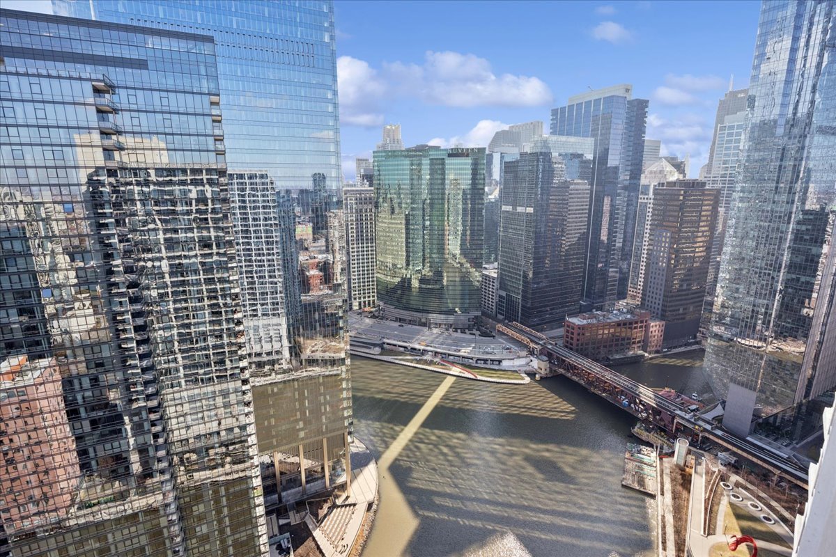 333 N Canal Street Unit: 3604