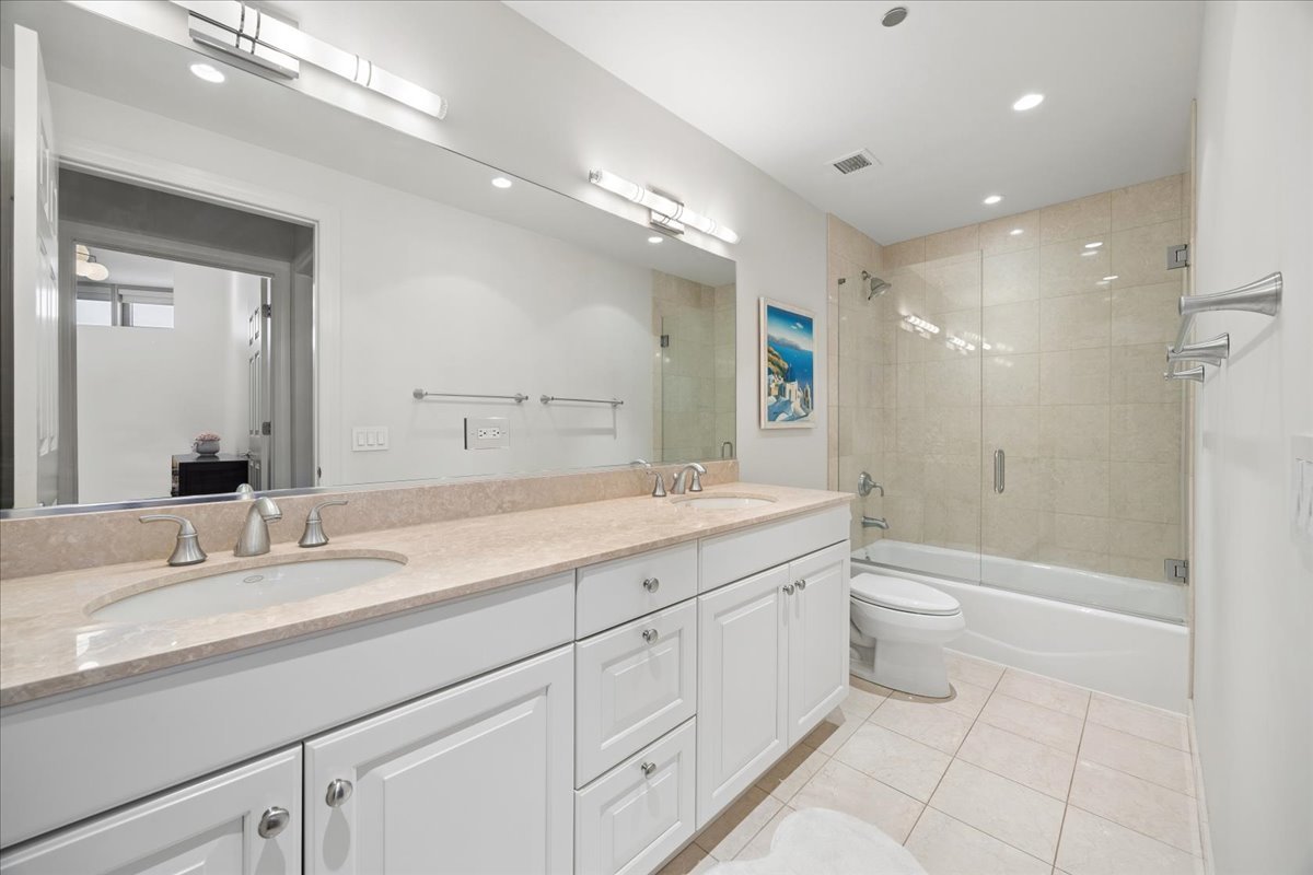 333 N Canal Street Unit: 3604